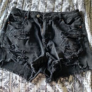 American Eagle Distressed Crossover Mom Short
